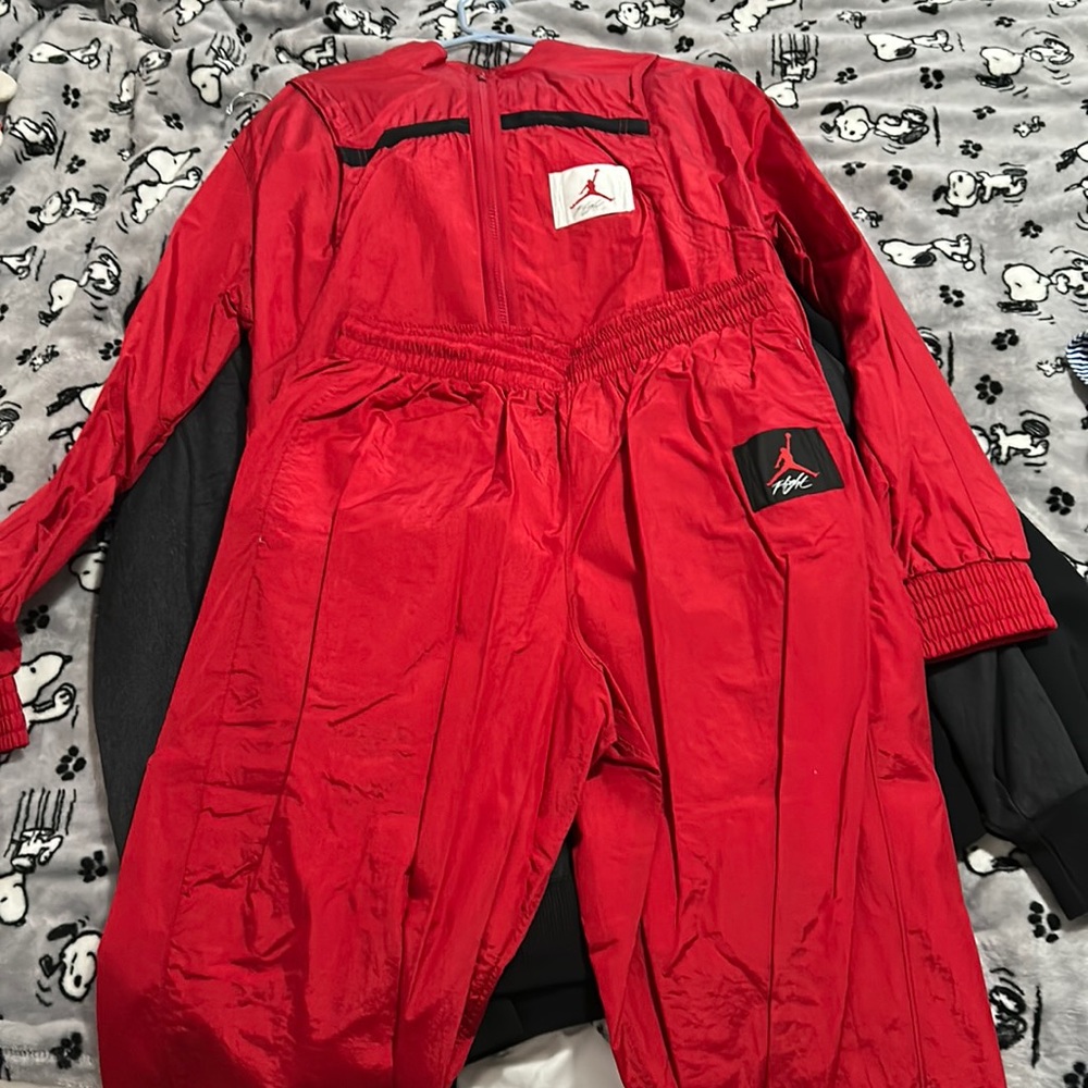 Jordan windbreaker jacket/pants.